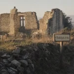 Château de badefols sur dordogne : vestiges de Badefols-d’Ans, remparts en pierre.